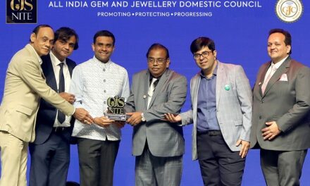 Kirtilals Director, Suraj Shantakumar Honoured as “Icon of the Jewellery Industry 2024” at GJS Nite