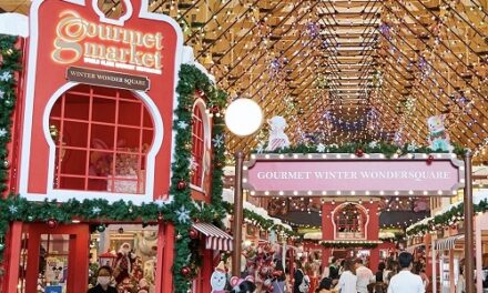 Get Ready to Celebrate Christmas and New Year at Bangkok’s EM District with Extended Hours