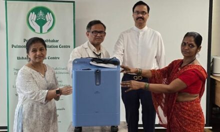 Masala King Dr.Dhananjay Datar Gifts Oxygen Kits to Patients of Pulmonary Diseases in Mumbai