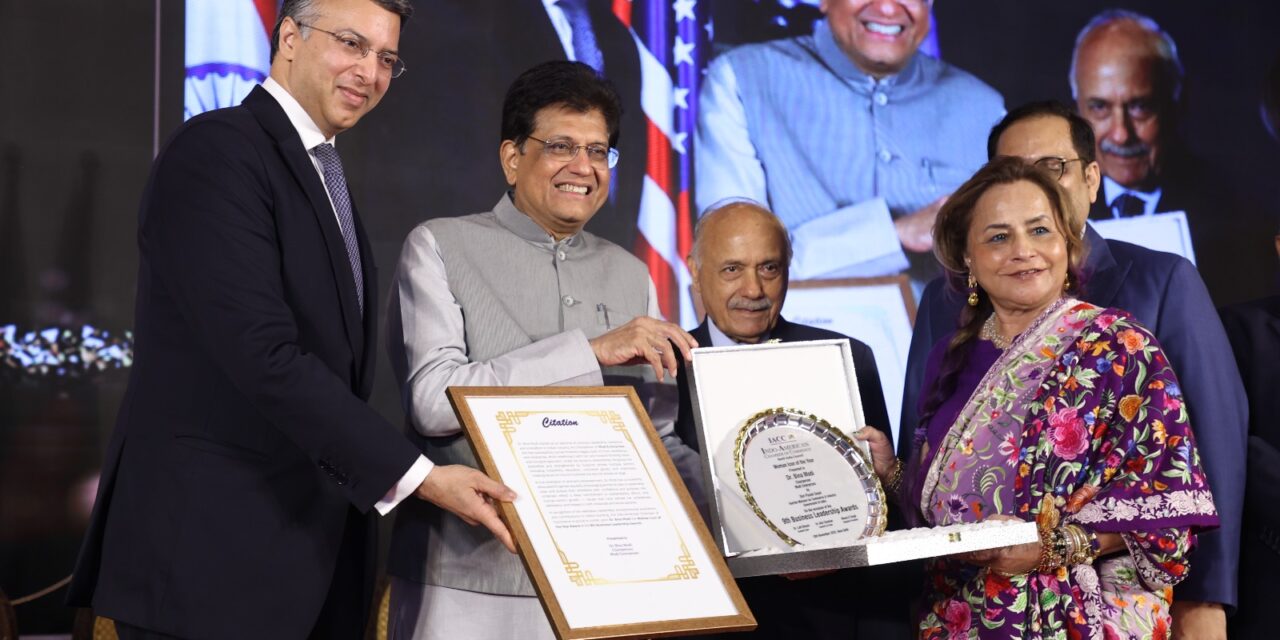 Dr. Bina Modi Felicitated with "Woman Icon of the Year" Award by Mr Piyush Goyal, Hon&apos;ble Minister for Commerce and Industry, Government of India