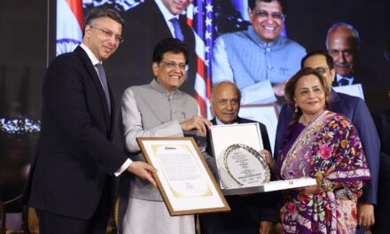 Dr. Bina Modi Felicitated with "Woman Icon of the Year" Award by Mr Piyush Goyal, Hon&apos;ble Minister for Commerce and Industry, Government of India
