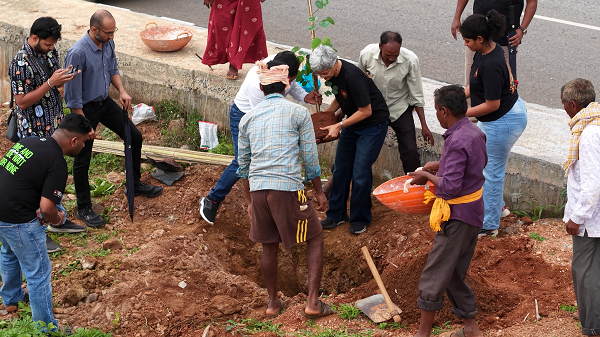 Bloom Avenue: A Year-Round Flower Corridor on Bengaluru's Major Arterial Road in Kempegowda Layout